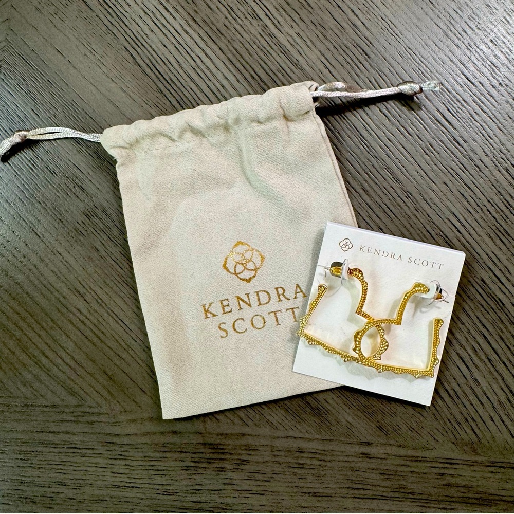 NWT Kendra Scott Sophee Heart Hoop Earrings